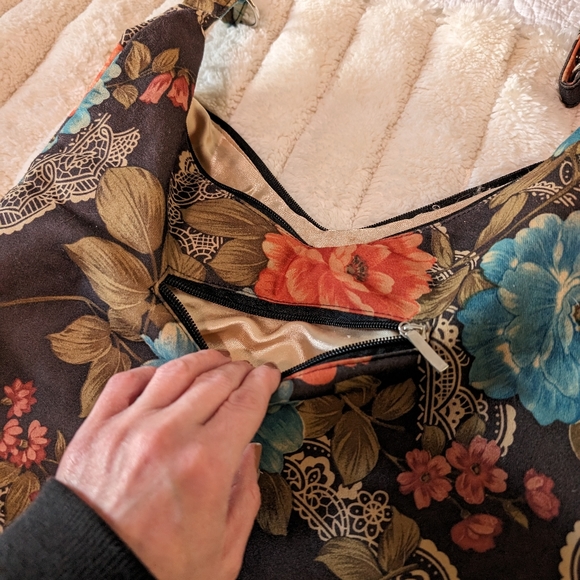 Leko London Beaded Floral Hobo Bag - Picture 4 of 11